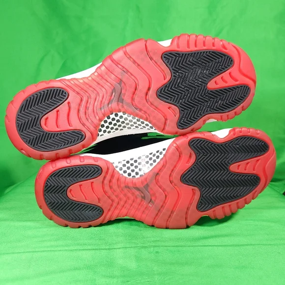 Nike Air Jordan Bred 11 Retro Size 10.5 Mens 378037-061 - Picture 3 of 10